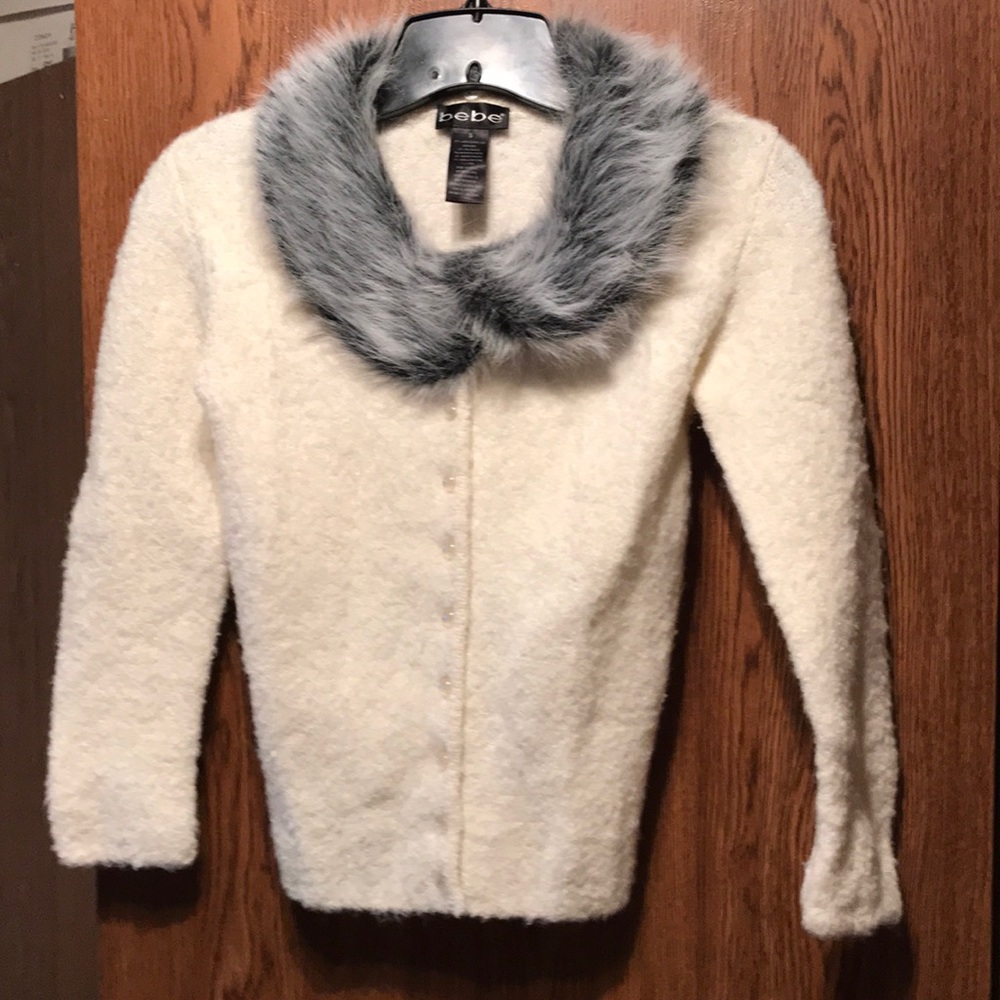 Bebe wool stretch cropped sweater w/fur collar